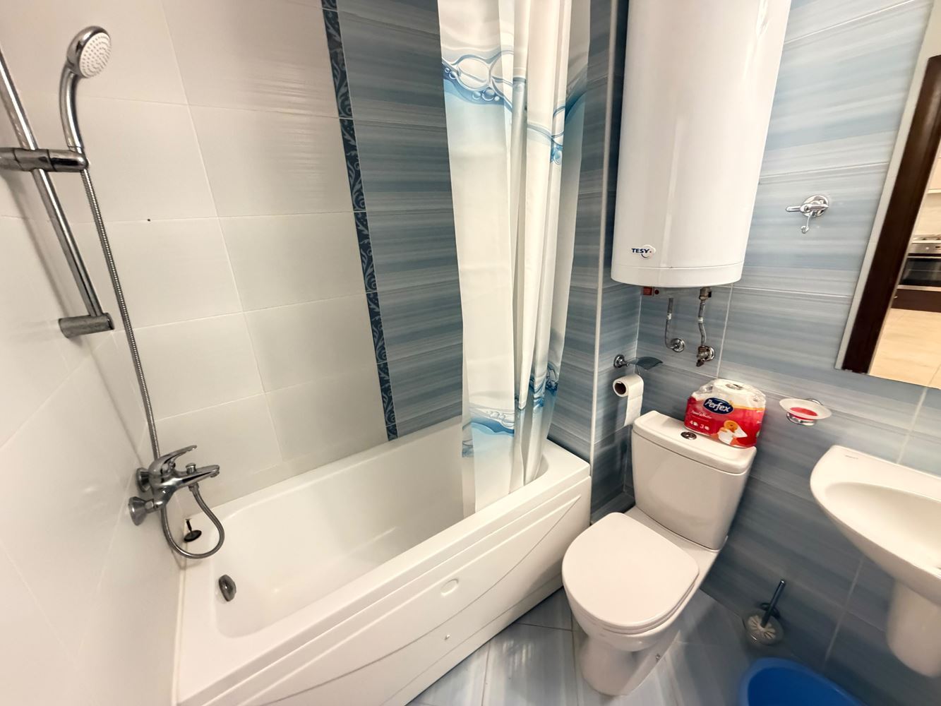 Wohnung in erster Meereslinie mit direktem Strandzugang in Sveti Vlas – privater Garten direkt an der Wohnung