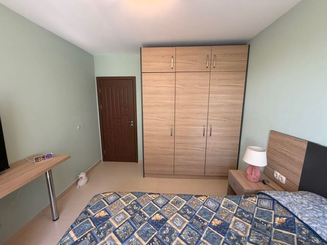 Geräumiges Appartment mit zwei Schlafzimmern in erster Meereslinie mit frontalem Panoramablick auf das Meer