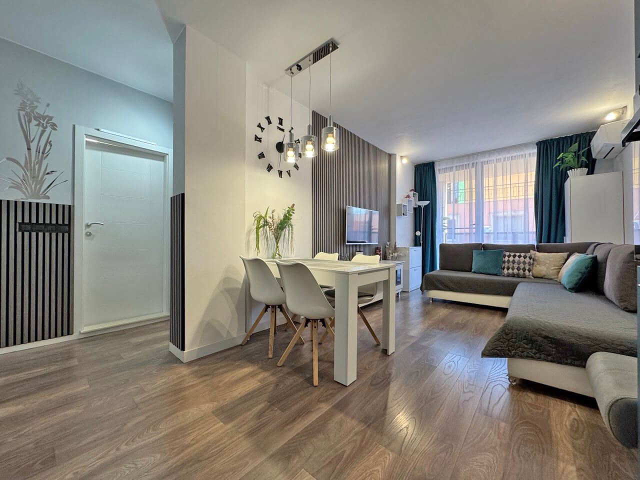 Modernes, vollständig möbliertes Apartment mit einem Schlafzimmer in Sonnenstrand – Stil und Komfort das ganze Jahr über