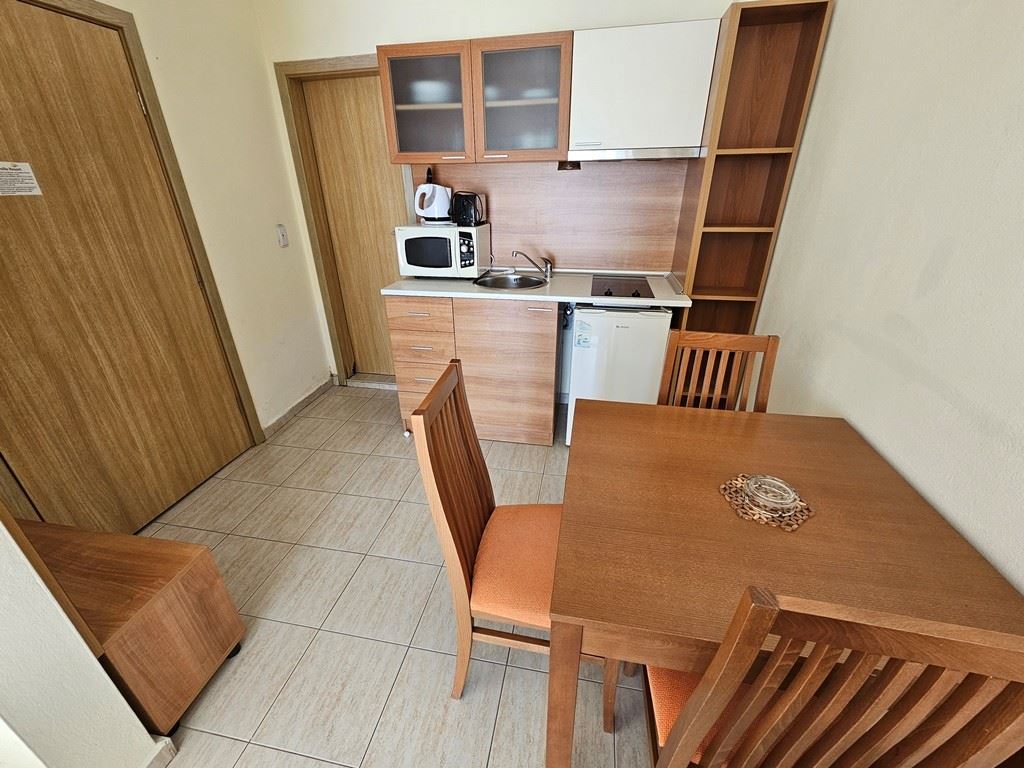 Stilvolles Studio mit Panoramablick auf den Pool in Sunny Beach – bezugsfertig und ideal zur Investition