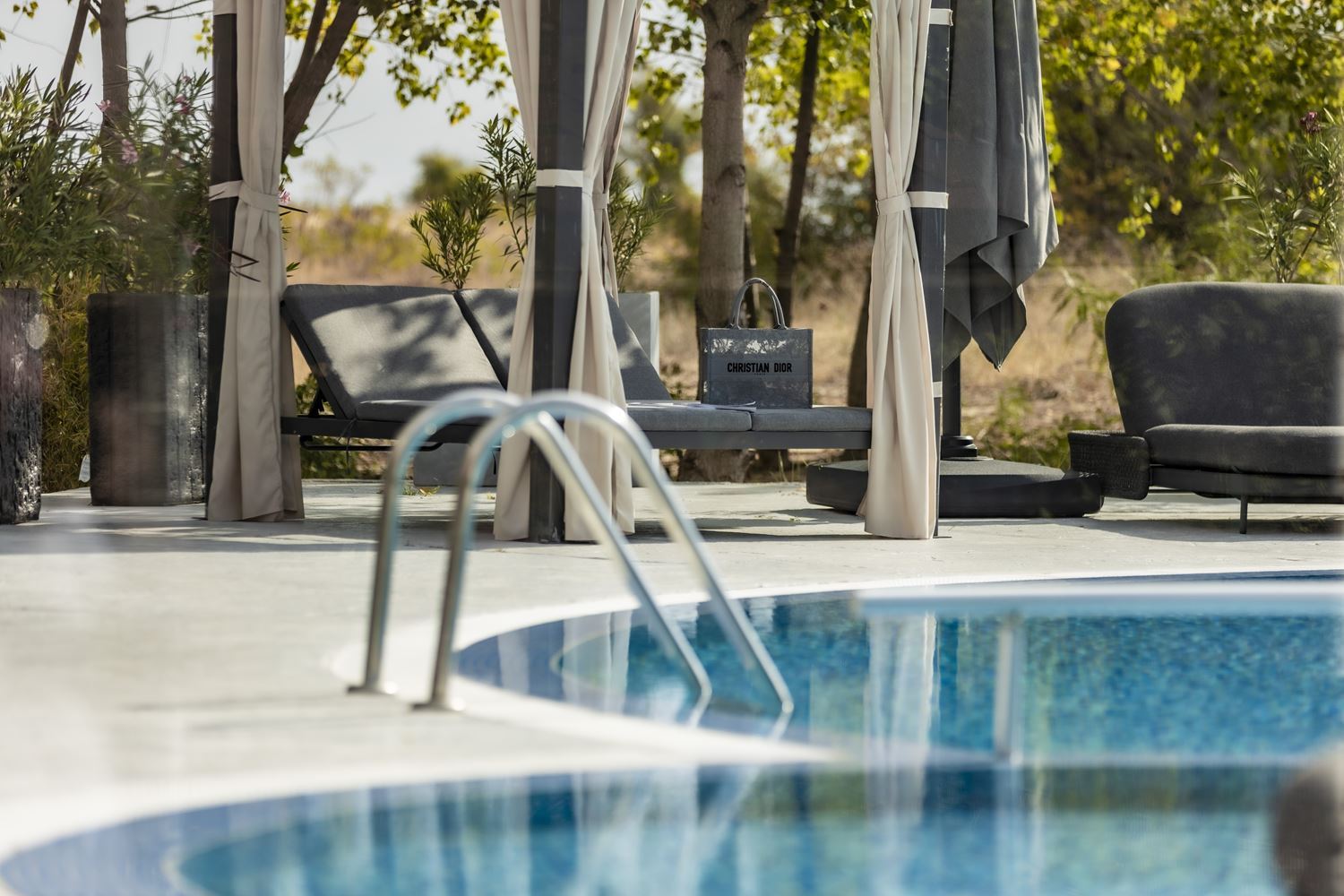 Exklusive 3-Zimmer-Wohnung in erster Meereslinie in Sonnenstrand – Panoramablick auf das Meer und prestigeträchtige Lage