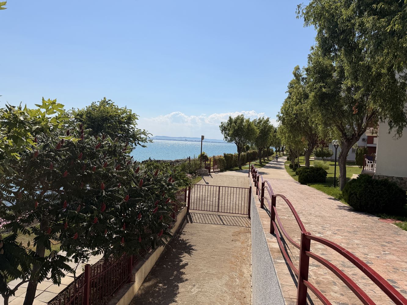 Absolute erste Meereslinie in Sveti Vlas! Geräumige Zweizimmerwohnung mit wunderschönem Meerblick