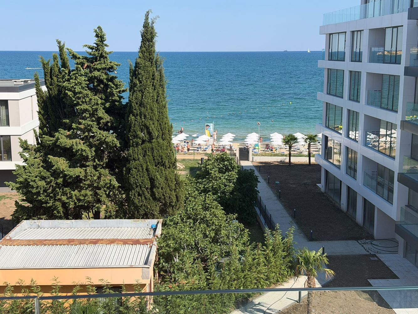 Nagelneue 2-Zimmer-Wohnung mit direktem Panoramameerblick in Ravda – Erstklassiger Komfort und traumhafte Aussicht aus jedem Wohnraum