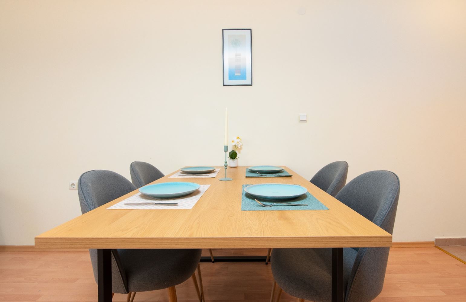 Stilvolles Zwei-Schlafzimmer-Apartment in erster Meereslinie mit direktem Meerblick in Sveti Vlas – Raum, Luxus und vollständige Annehmlichkeiten