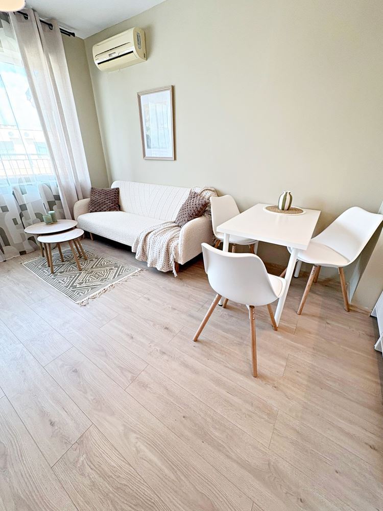 Stilvolle Wohnung mit einem Schlafzimmer und niedriger Wartungsgebühr in einer ausgezeichneten Anlage in Sonnenstrand – bezugsfertig oder als Investition