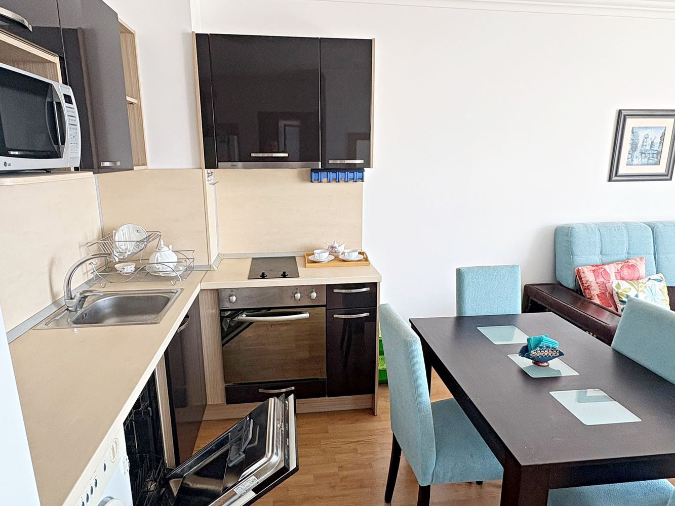 Luxuriöse 2-Zimmer-Wohnung mit Panoramablick auf das Meer in erster Linie in Sveti Vlas