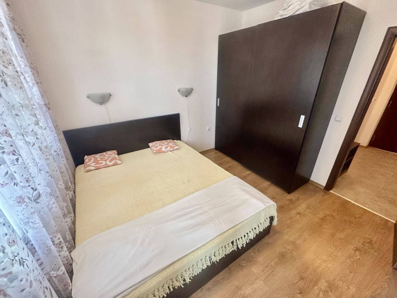 Geräumige Zweizimmerwohnung mit Blick auf den begrünten Innenhof in Nessebar