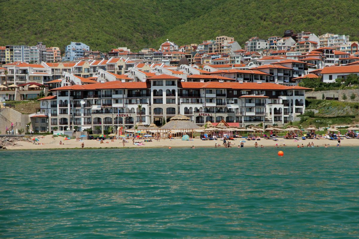 Wohnung in erster Meereslinie in Sveti Vlas – stilvolle Immobilie am Strand und am Yachthafen „Marina Dinevi“