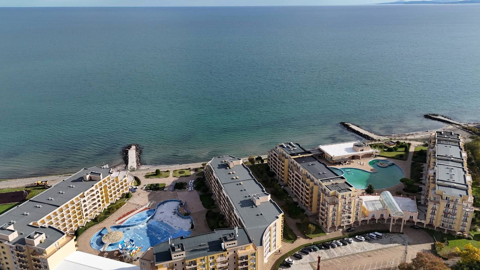 Luxus am Meer in erster Reihe – geräumiges Apartment mit zwei Schlafzimmern und Meerblick in Aheloy