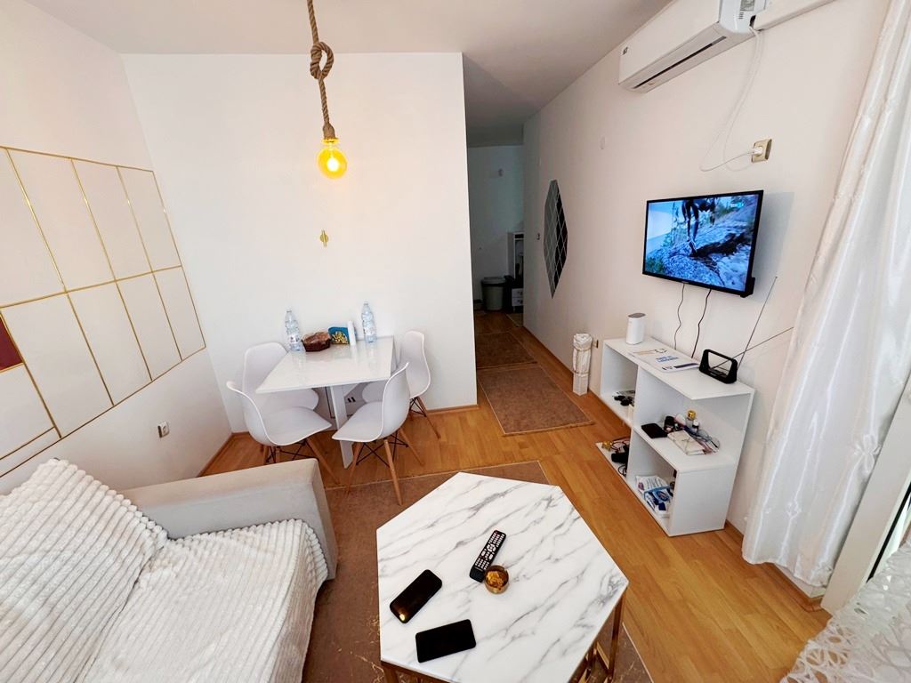 Stilvolle voll möblierte 3-Zimmer-Wohnung im Sonnenstrand in einer Anlage mit ausgezeichneten Annehmlichkeiten