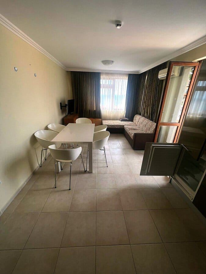 Geräumige Vier-Zimmer-Wohnung mit einzigartigem Panoramablick über die gesamte Bucht in Sveti Vlas
