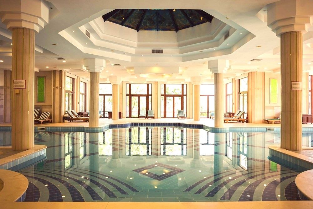 Zwei-Zimmer-Wohnung (mit einem Schlafzimmer) in erster Meereslinie in Ravda – Luxus, Natur und beeindruckender Poolblick