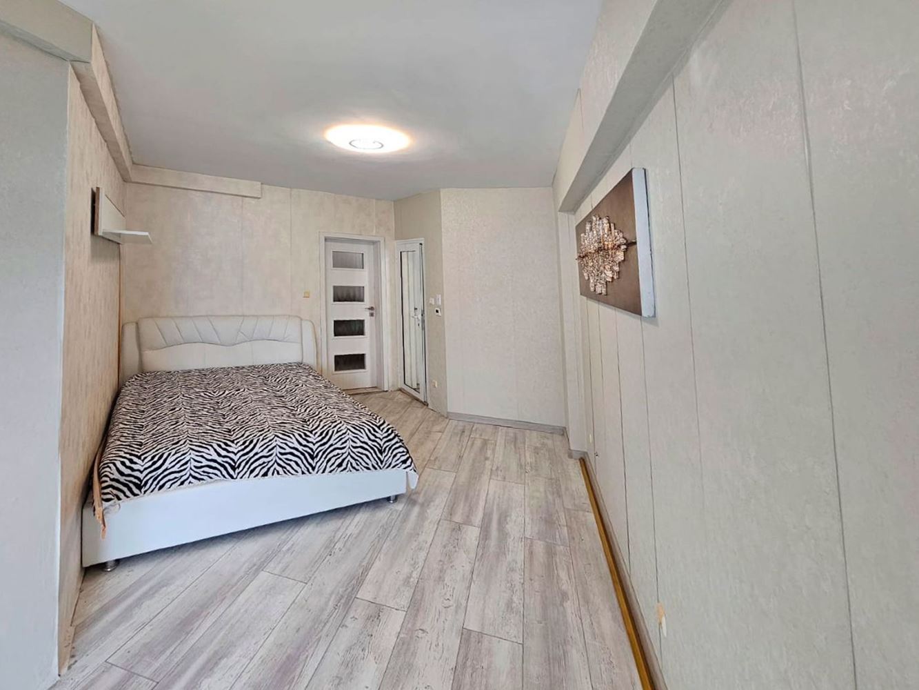 Luxuriöse Drei-Zimmer-Wohnung mit Meerblick in erster Linie in Ravda – 114 m², zwei Terrassen und maximaler Komfort