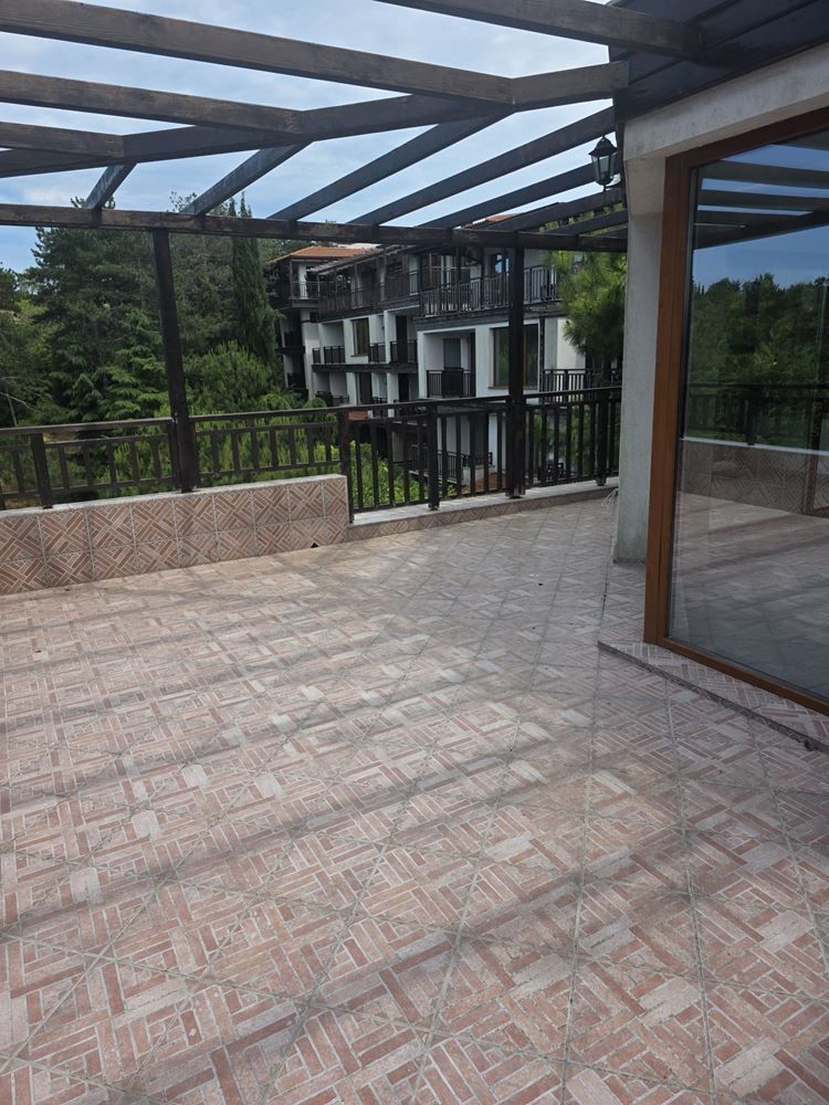 Geräumiges Apartment mit zwei Schlafzimmern und Meerblick in einer Anlage bei Sozopol – Komfort, Natur und Ruhe vereint