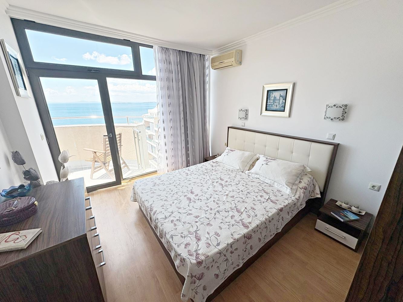 Luxuriöse 2-Zimmer-Wohnung mit Panoramablick auf das Meer in erster Linie in Sveti Vlas