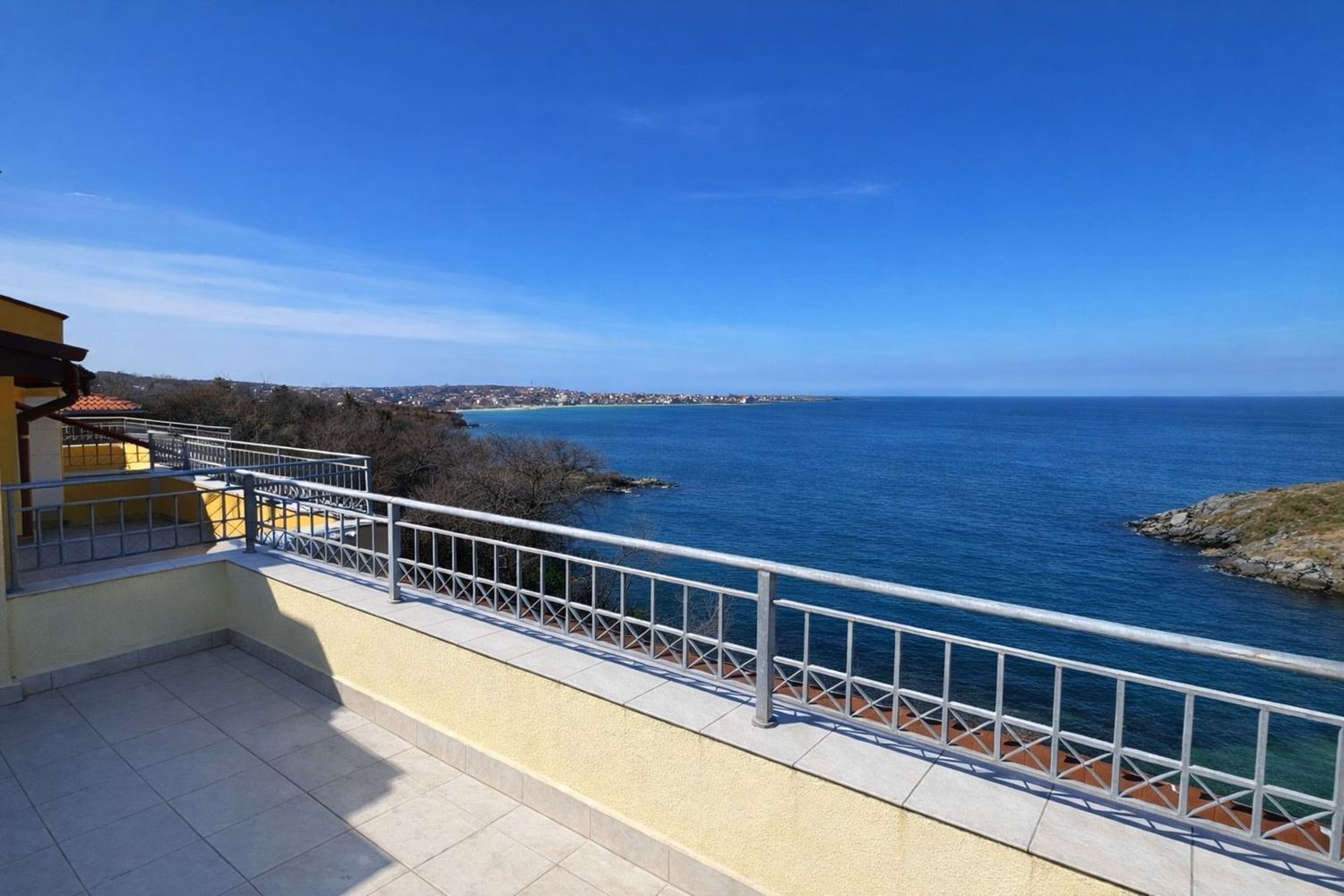 Maisonette in erster Meereslinie in Sosopol mit Panoramablick und Boutique-Lage