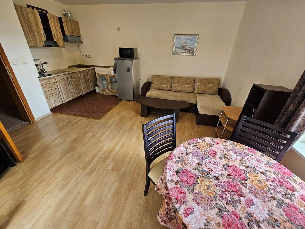 2-Zimmer-Wohnung in erster Meereslinie in einer bewachten Anlage in Elenite