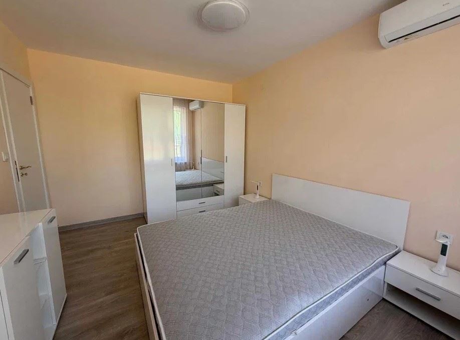 Wohnung in erster Meereslinie in Elenite – umfassende Renovierung, Haushaltsstrom und direkter Zugang zum Strand