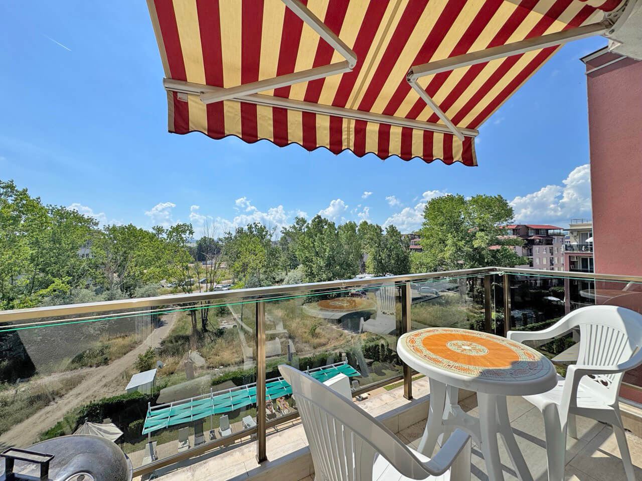 Apartment mit zwei Schlafzimmern und Poolblick in einer modernen Anlage in Sonnenstrand