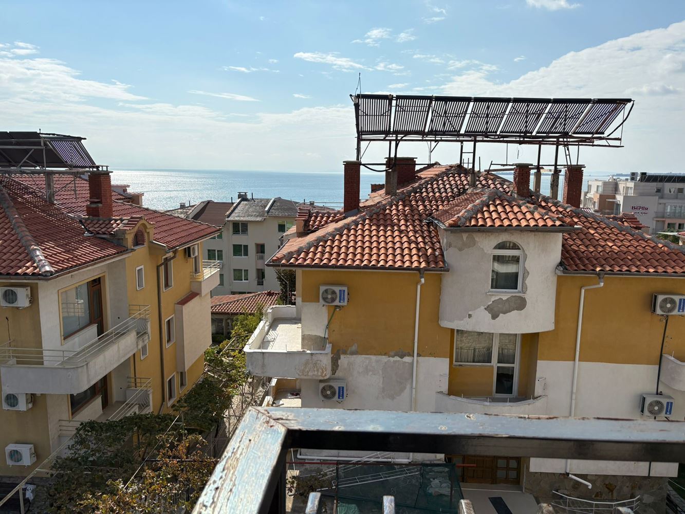 Drei-Zimmer-Wohnung mit Panoramablick auf das Meer in Sveti Vlas – 200 m vom Strand