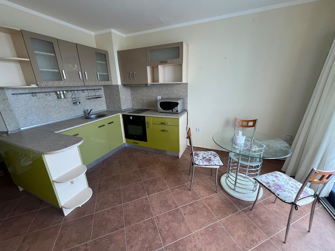Wohnung mit zwei Schlafzimmern in erster Linie in Pomorie mit beeindruckendem Meerblick