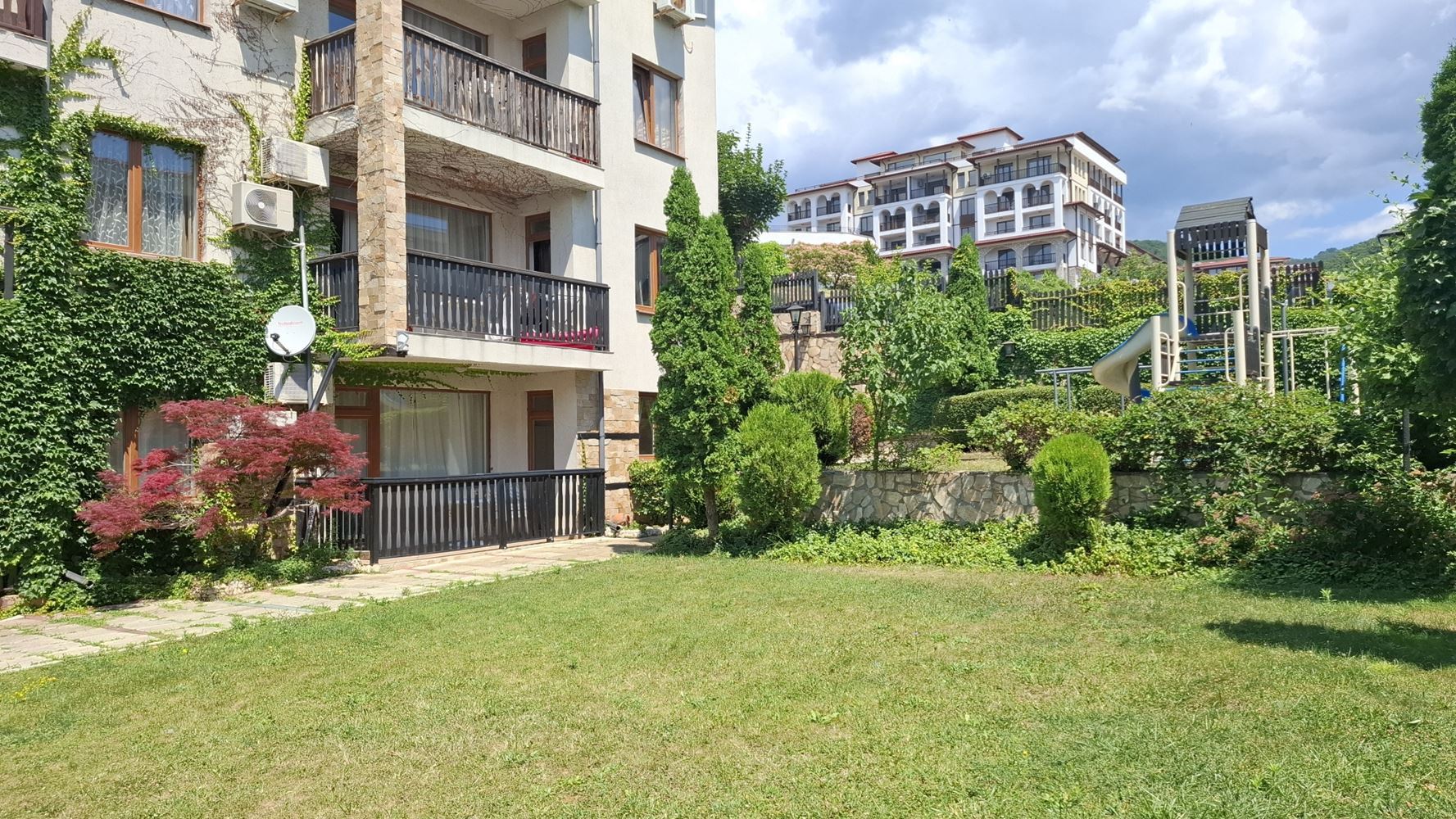 Luxuriöse 3-Zimmer-Wohnung in erster Meereslinie in Sveti Vlas – Exklusive Meeresatmosphäre und erstklassiger Komfort