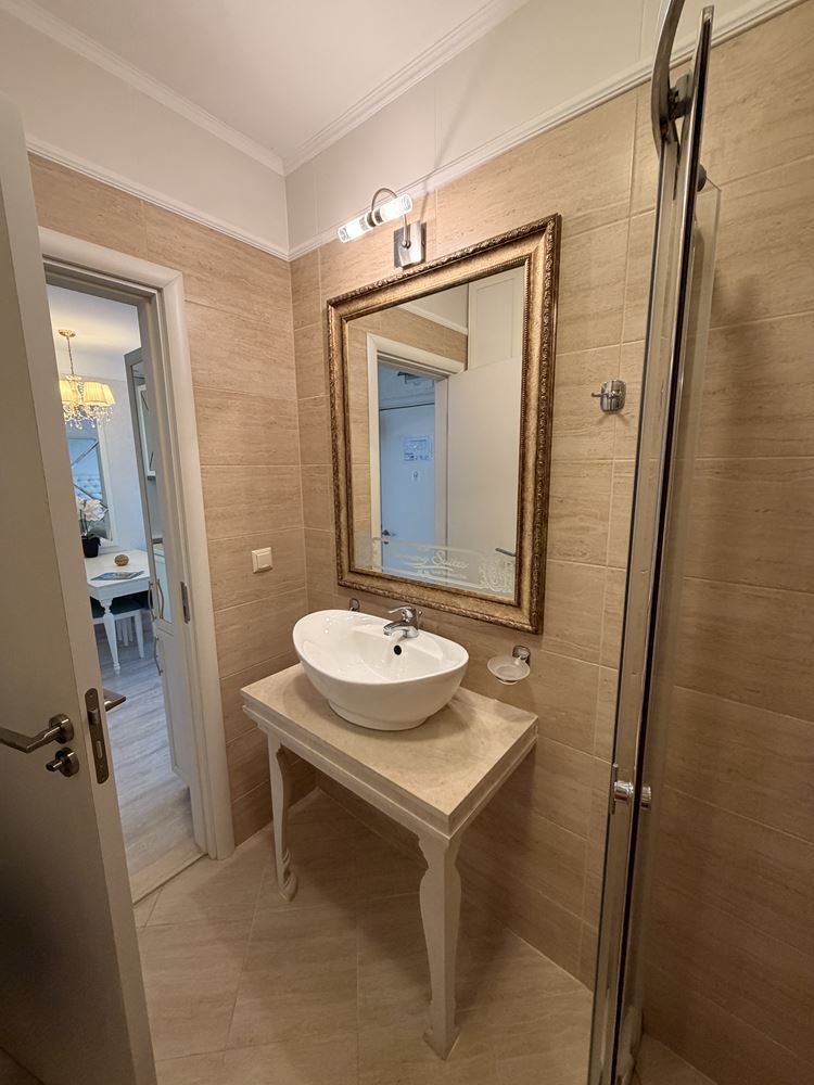 2-Zimmer-Wohnung mit Blick auf den Park und den Swimmingpool in einer prestigeträchtigen Wohnanlage am Sonnenstrand