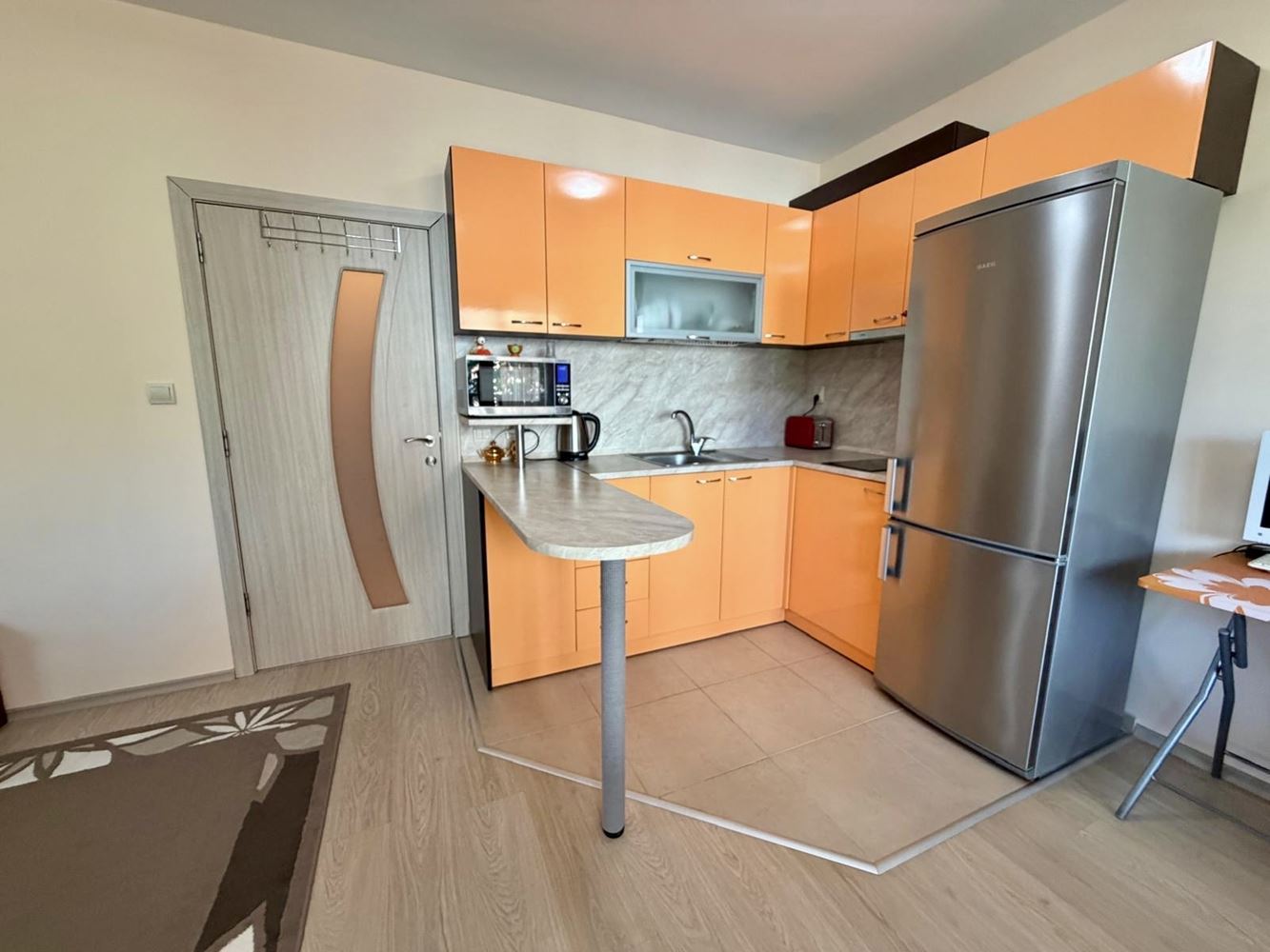 Sarafovo – Geräumige Zweizimmerwohnung mit Act 16, minimaler Instandhaltungsgebühr und kompletter Möblierung