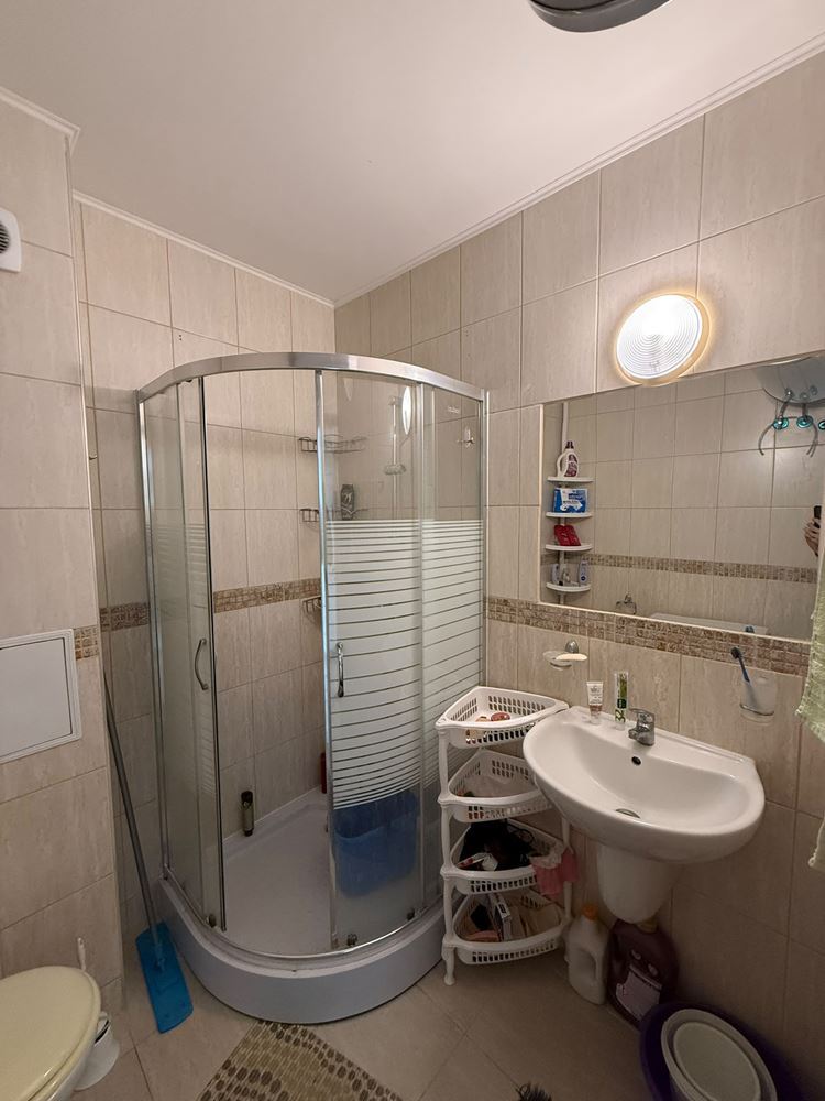 Zweizimmerwohnung inmitten von viel Grün in einer Anlage mit Swimmingpool und Kinderspielplatz