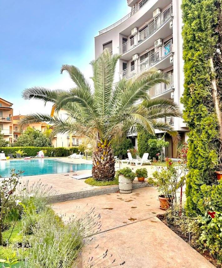 Zwei-Zimmer-Wohnung in Sunny Beach – voll möbliert, mit Pool und hervorragendem Investitionspotenzial