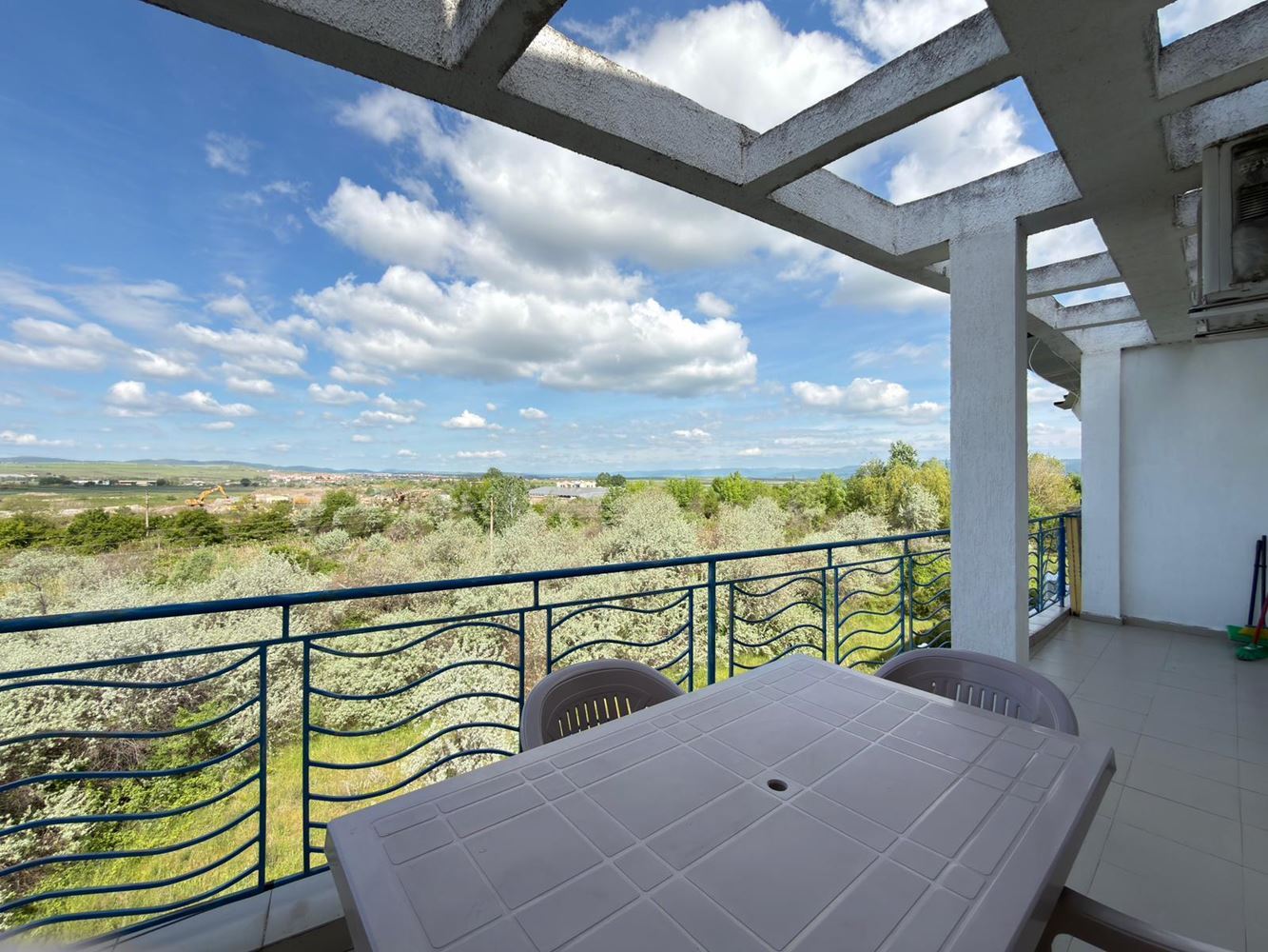 Geräumige Vierzimmer-Maisonettewohnung mit Panoramablick – Komfort und Stil im Herzen der Ruhe
