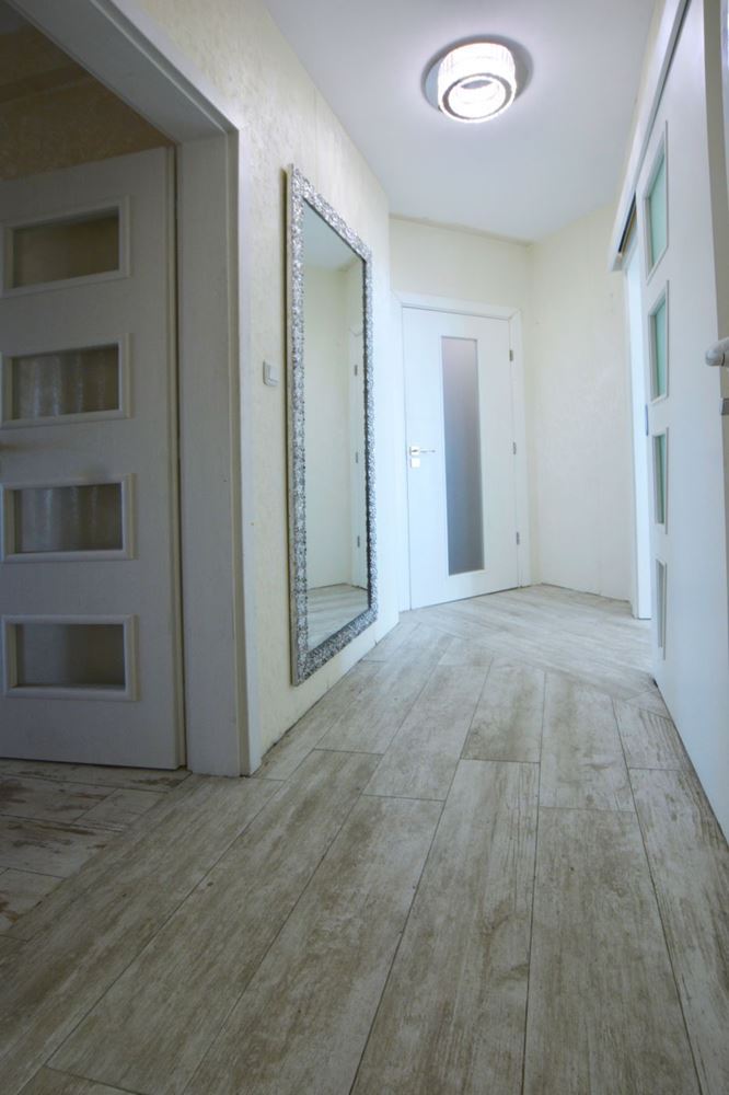 Luxuriöse Drei-Zimmer-Wohnung mit Meerblick in erster Reihe in Ravda – 114 m², zwei Terrassen und maximaler Komfort