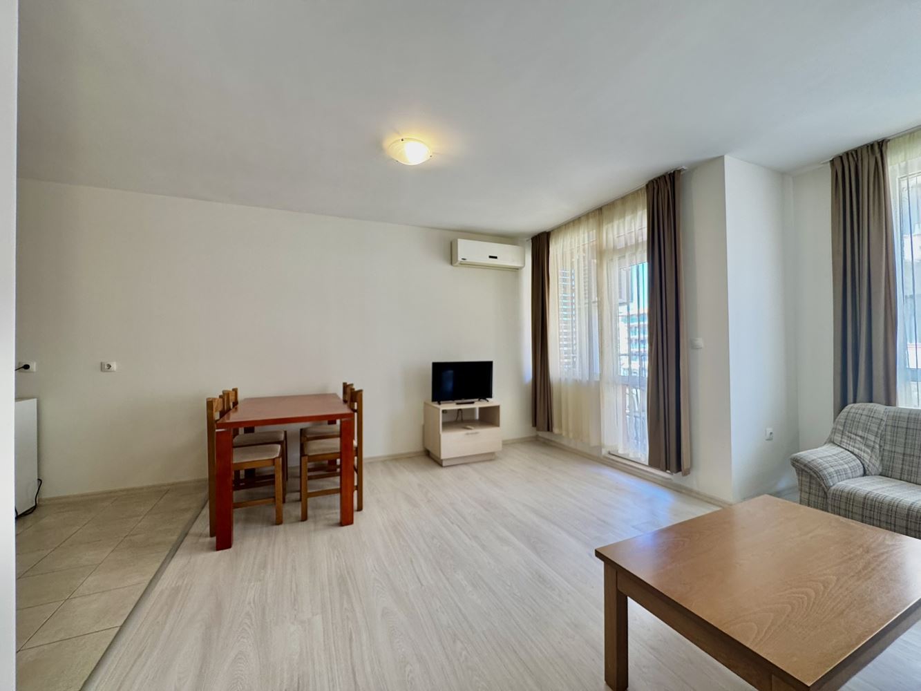 Entdecken Sie Ihr neues Zuhause am Meer - eine Drei-Zimmer-Wohnung im zentralen Teil von Sonnenstrand
