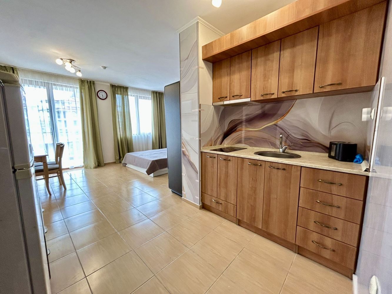 Geräumiges Studio mit Poolblick in Nessebar – eine ausgezeichnete Investition und gemütliches Zuhause am Meer