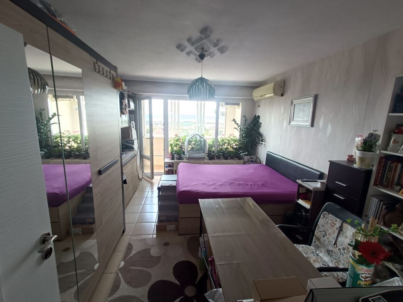 Großzügige Wohnung mit vier separaten Räumen in hervorragender Lage in Burgas