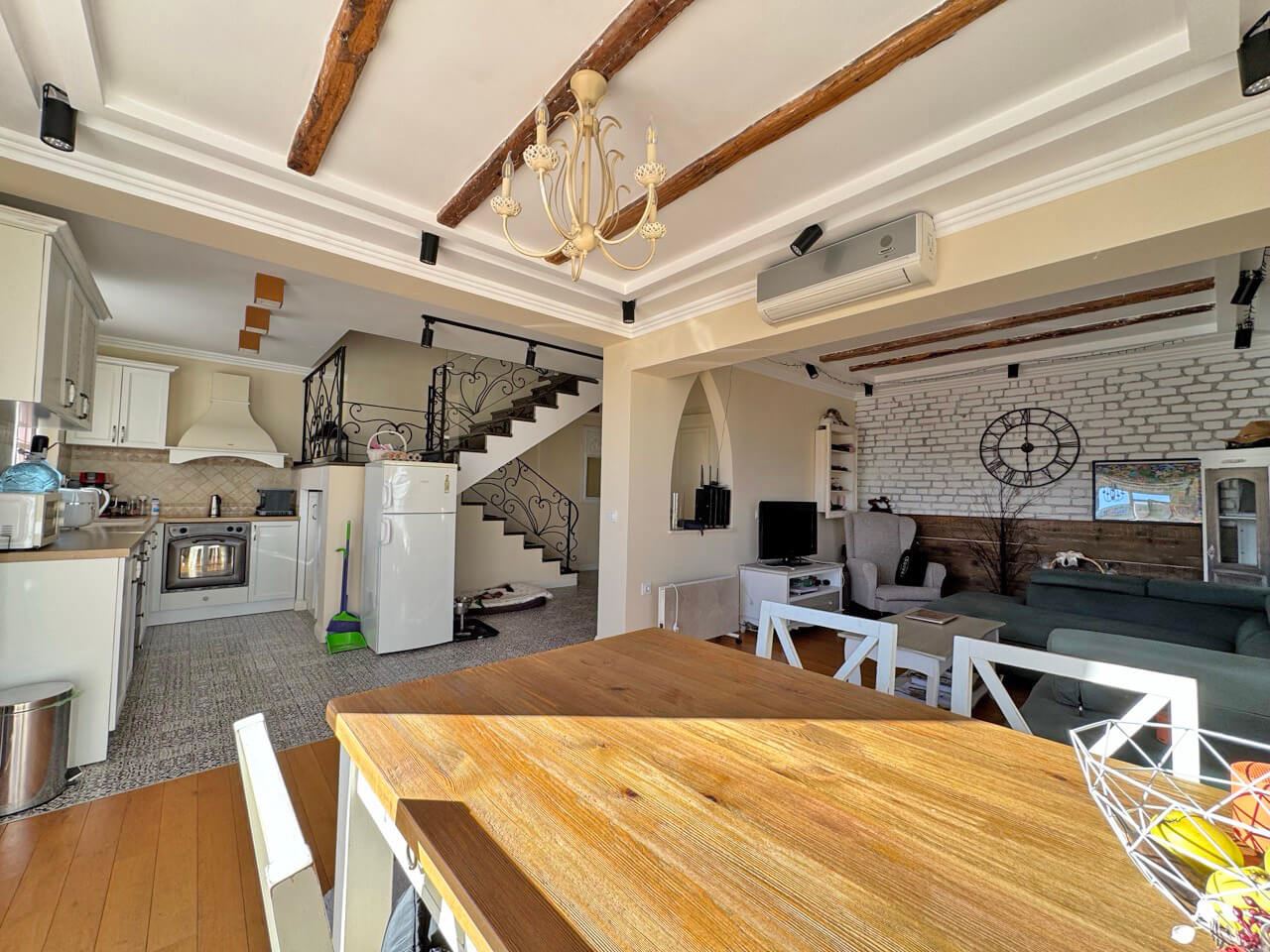 Luxuriöse Maisonette mit drei Schlafzimmern in Sonnenstrand – Großzügigkeit, Stil und Komfort. Niedrige Instandhaltungsgebühr!