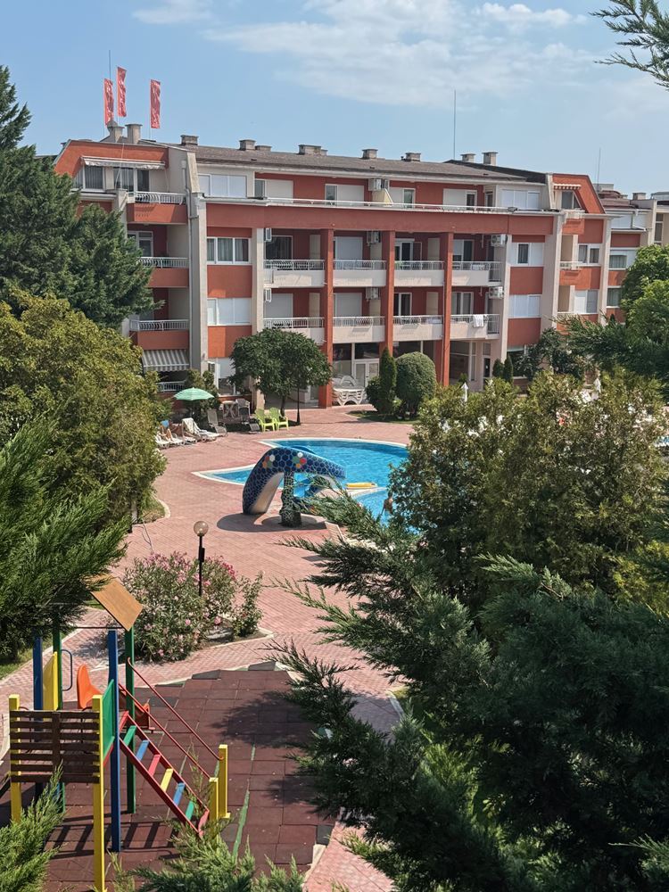 Geräumiges Studio mit Poolblick in Sonnenstrand – Haushaltsstrom und ausgezeichnete Infrastruktur
