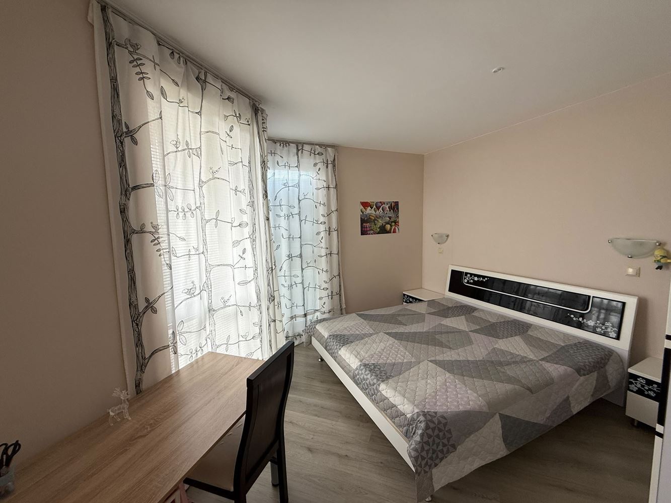 Zweizimmerwohnung inmitten von viel Grün in einer Anlage mit Swimmingpool und Kinderspielplatz