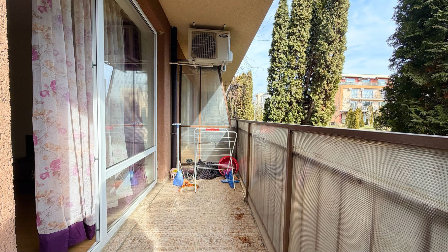 Geräumiges Studio mit Terrasse in einem modernen Komplex am Sonnenstrand – Komfort und Unterhaltung nur wenige Gehminuten vom Meer entfernt