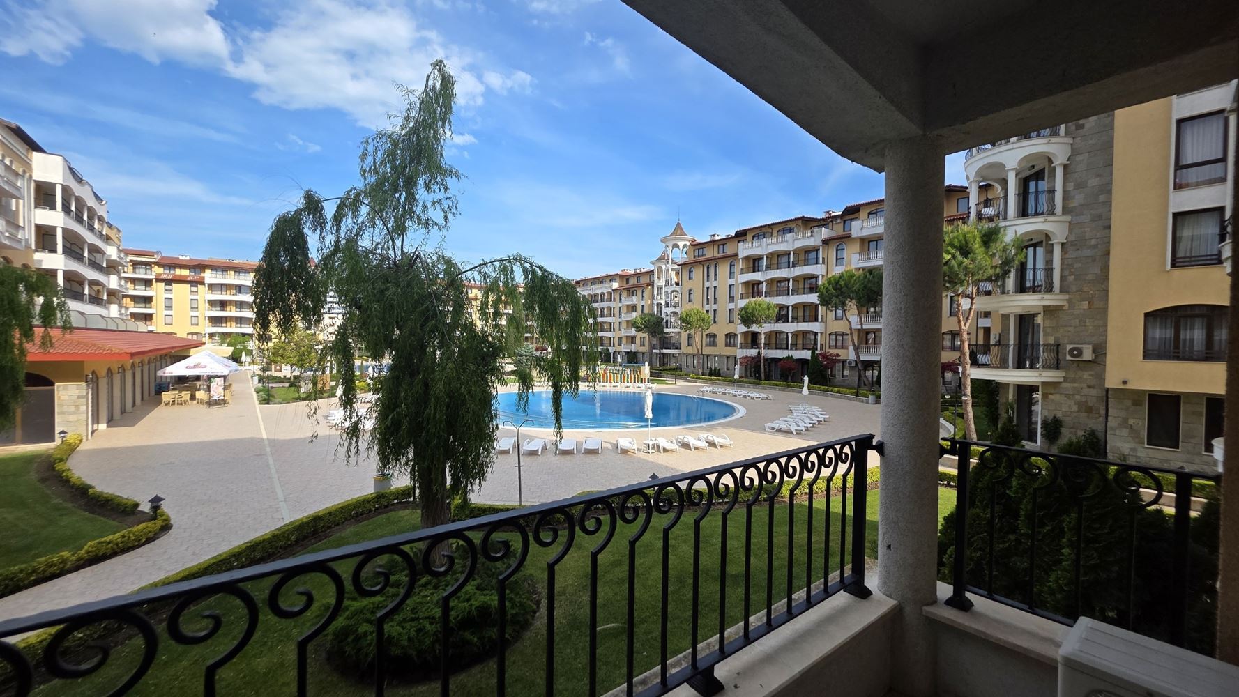 Luxus, Komfort und eine hervorragende Investition – 2-Zimmer-Wohnung mit Poolblick in einer prestigeträchtigen Anlage in Sonnenstrand