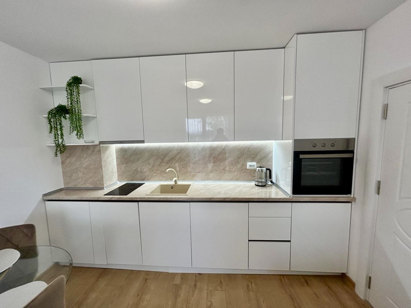 Zwei-Zimmer-Oase in einem neuen Luxuskomplex in Sonnenstrand – mit Poolblick
