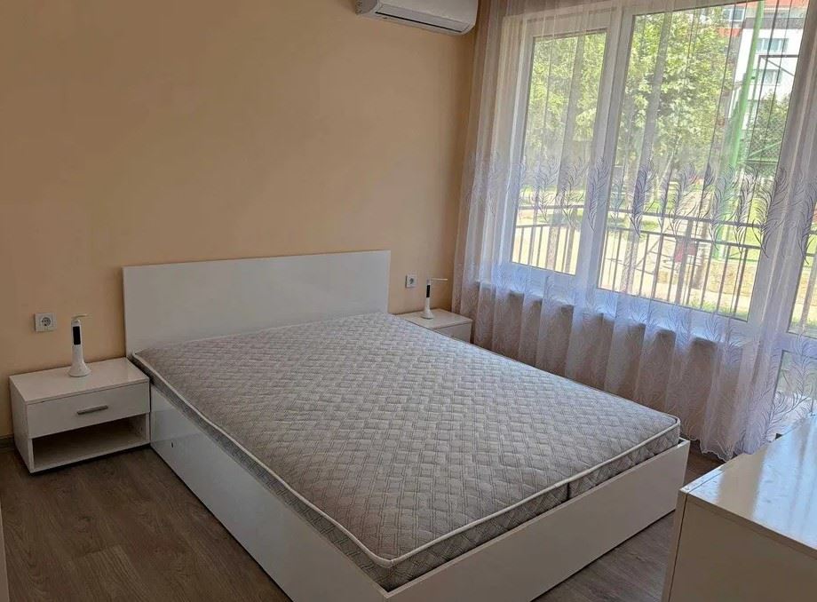 Wohnung in erster Meereslinie in Elenite – umfassende Renovierung, Haushaltsstrom und direkter Zugang zum Strand