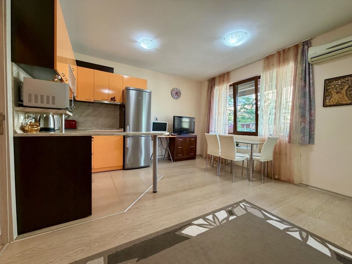 Sarafovo – Geräumige Zweizimmerwohnung mit Act 16, minimaler Instandhaltungsgebühr und kompletter Möblierung