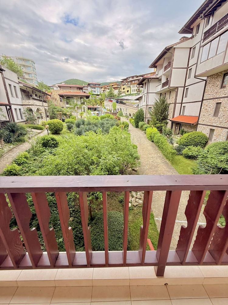 Drei-Zimmer-Wohnung in erster Meereslinie in Sveti Vlas – Komfort, Geräumigkeit und einzigartiger Meerblick