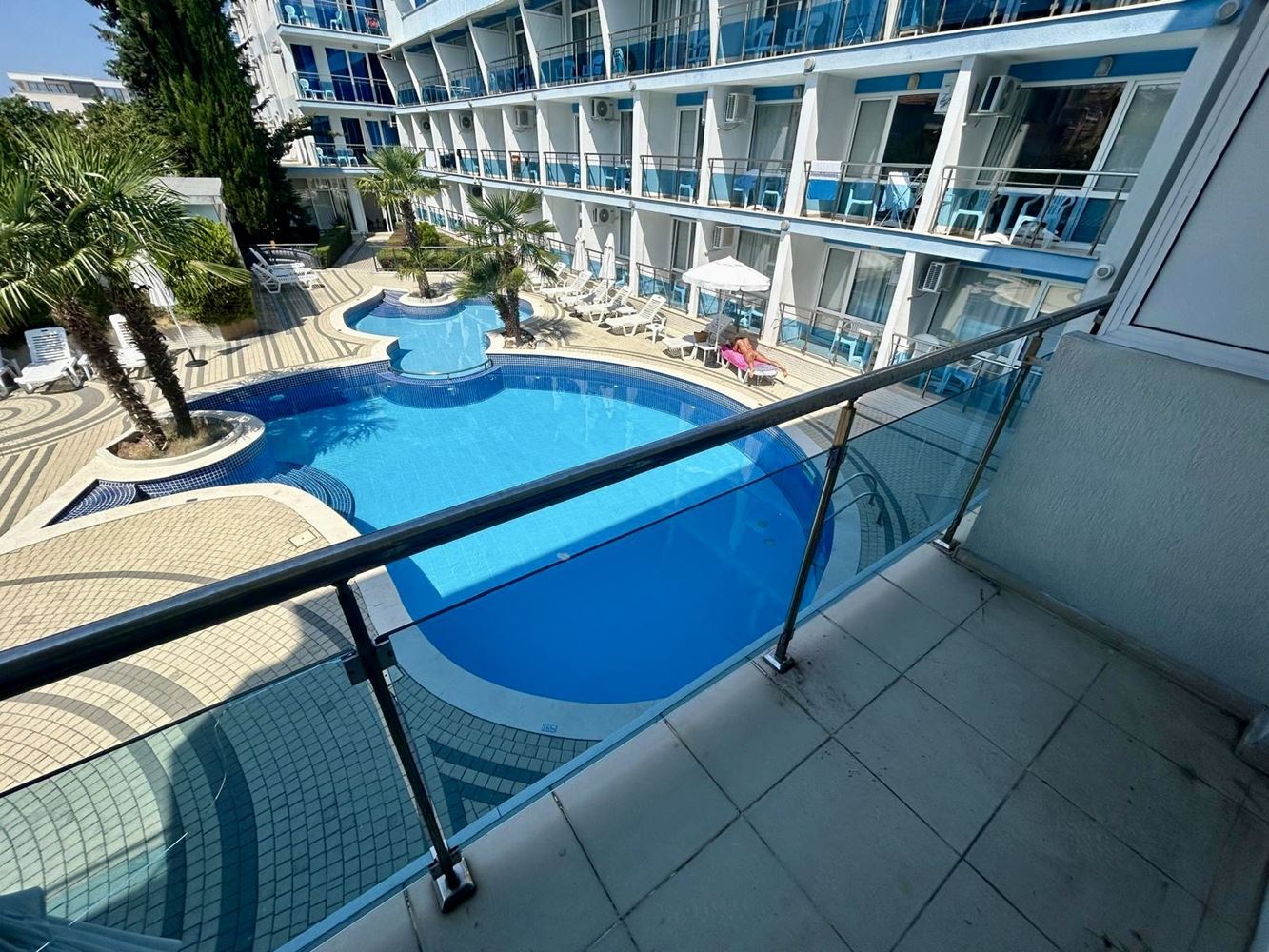 Gemütliches und geräumiges Studio in Ahtopol – bezugsfertig, mit Act 16 und Blick auf den Swimmingpool