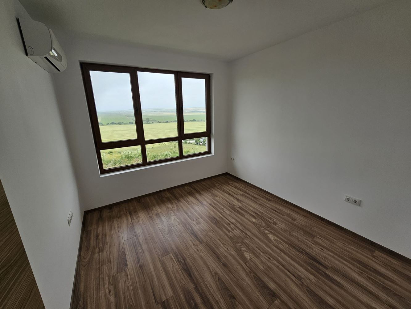 Nagelneue schlüsselfertige 2-Zimmer-Wohnung in ruhiger Gegend in Aheloy