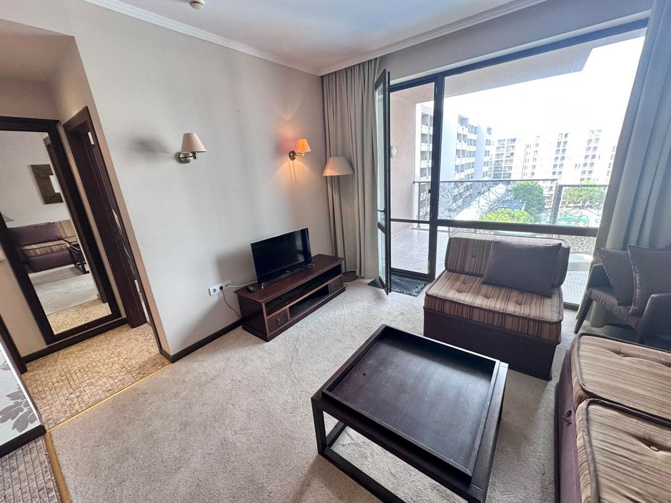 Luxuriöse Wohnung mit einem Schlafzimmer und Panoramablick auf das Meer in einer prestigeträchtigen Wohnanlage in Sonnenstrand