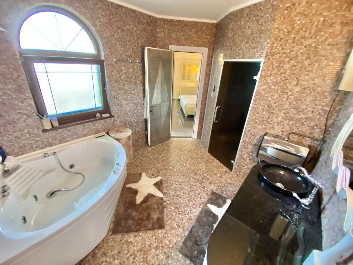 Einzigartige Maisonette-Wohnung in einer Premiumanlage in der Stadt Nessebar