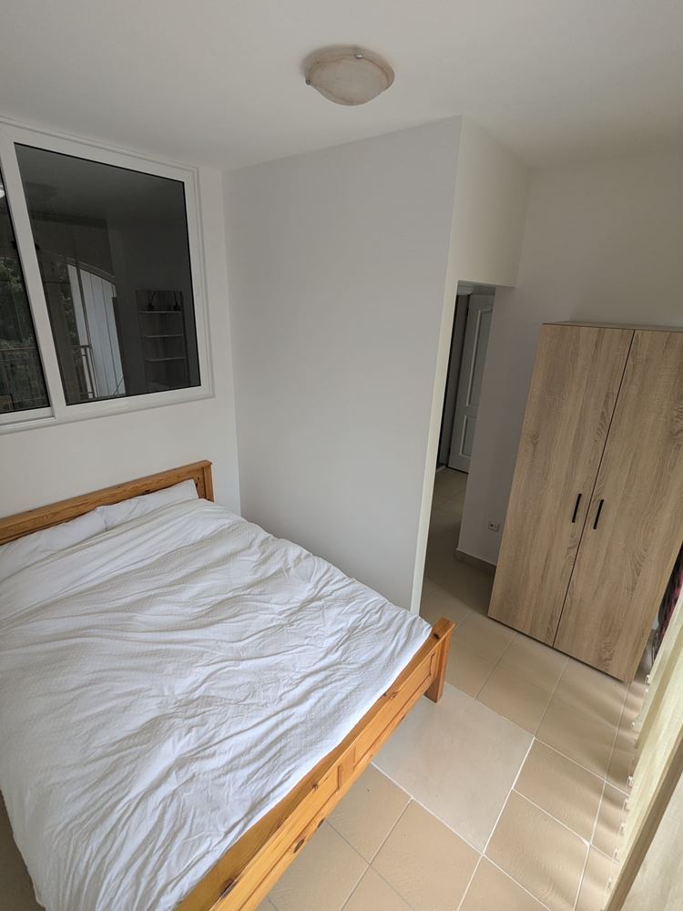 Geräumige Drei-Zimmer-Wohnung mit frontalem Meerpanorama in einer Anlage in Ravda