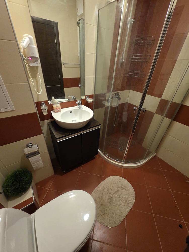 Herrliche Wohnung mit einem Schlafzimmer in einer Anlage in Sonnenstrand – Blick auf den Pool; Stil und Komfort